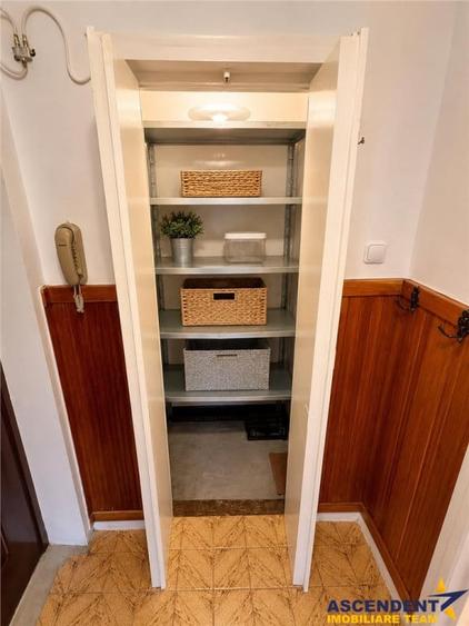 Apartament cu 3 camere decomandat în Cornișa
