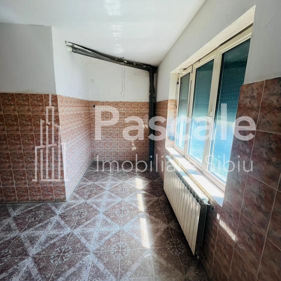 Casă individuală cu 8 camere cu Teren 1126 Mp în Tâmna