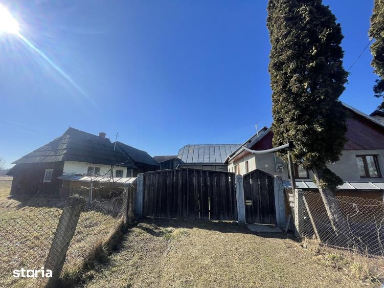 Casă cu 3 camere cu Teren 3500 Mp în Vicovu de Sus