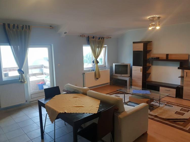 Apartament cu 2 camere decomandat, mobilat în Est