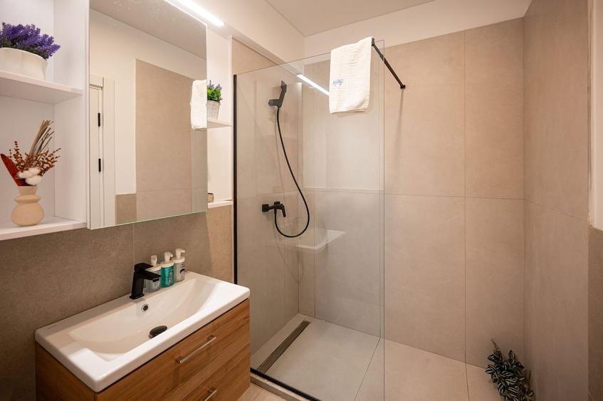Apartament cu 2 camere decomandat în Mamaia-Sat