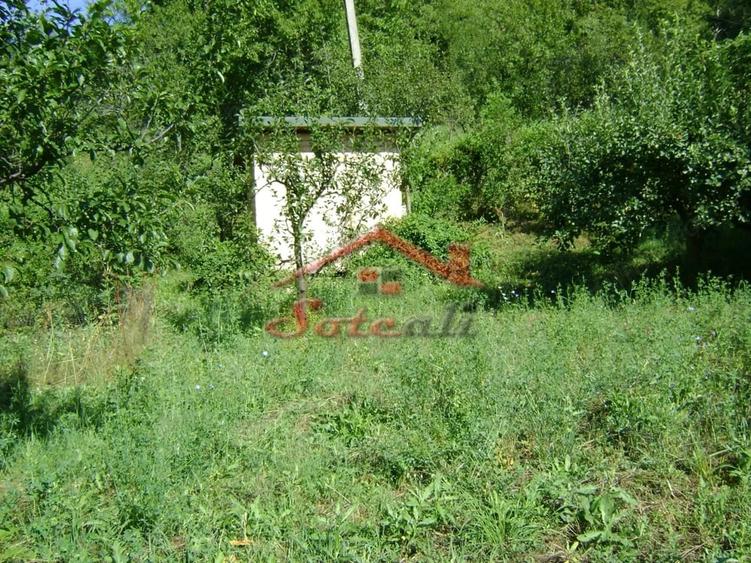 Teren de 2276 mp, în Vest