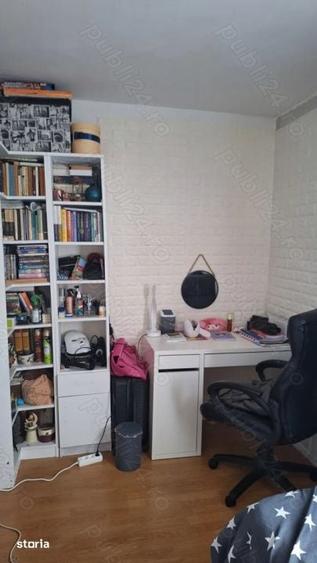 Apartament cu 3 camere semidecomandat în Botizului
