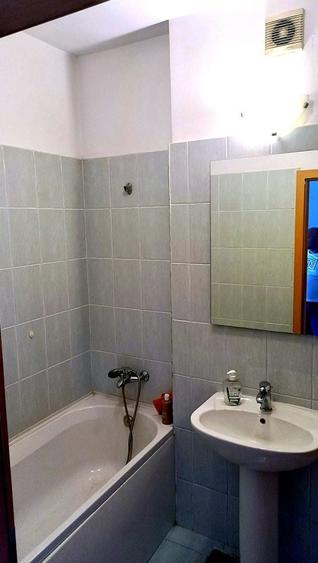 Garsonieră decomandată în Titan