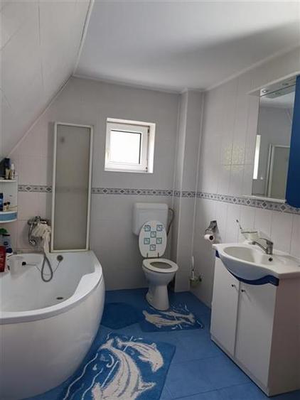 Casă individuală cu 5 camere cu Canalizare în Central