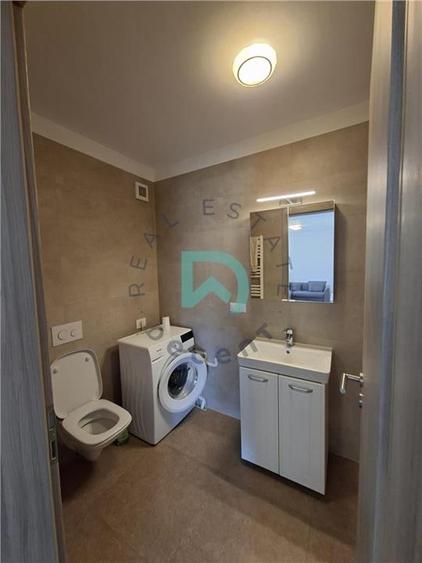 Apartament cu 2 camere decomandat în Tractorul