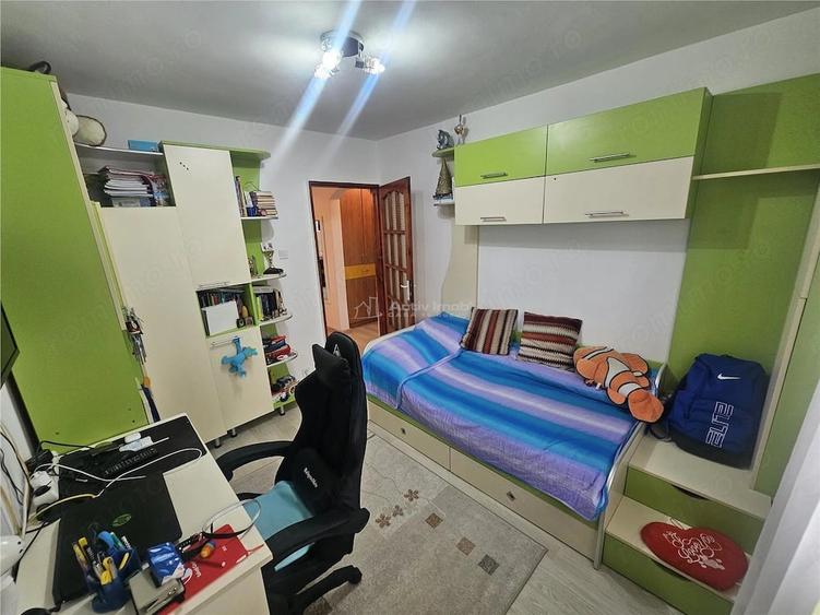 Apartament cu 3 camere decomandat în Cuptoare (Reșița)