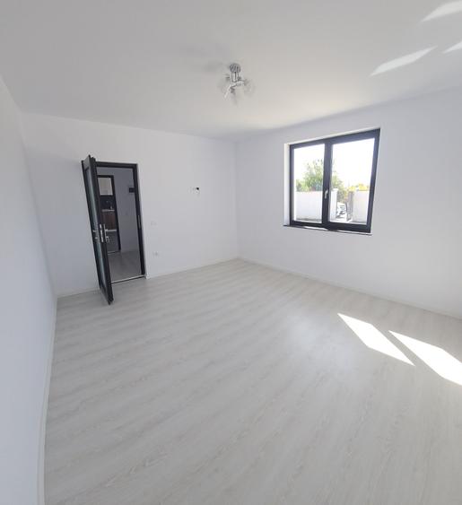 Casă cu 3 camere în Dumbrava