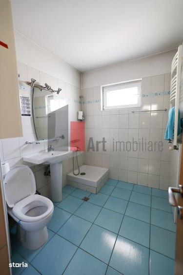 Casă cu 6 camere cu Teren 74 Mp în Domenii