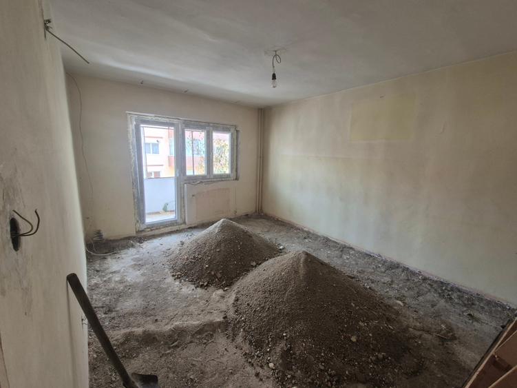 Apartament cu 3 camere decomandat în Luncă