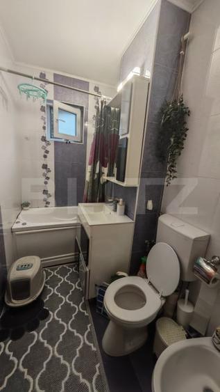 Apartament cu 3 camere semidecomandat, mobilat în Rogerius