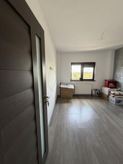 Apartament cu 3 camere decomandat în Vărsătura