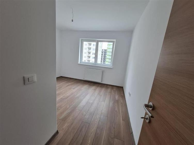 Apartament cu 2 camere decomandat în Tractorul