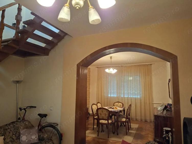 Casă cu 6 camere cu Teren 1000 Mp în 14 Mai