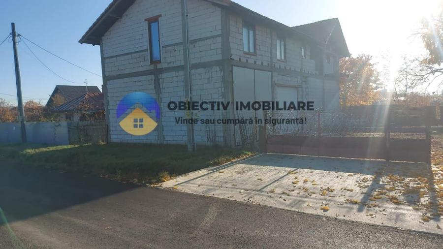 Casă cu 4 camere cu Teren 632 Mp în Girov