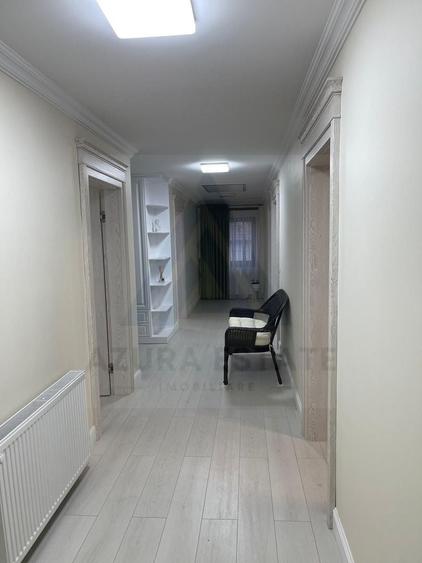 Casă individuală cu 8 camere cu Canalizare în Lazaret