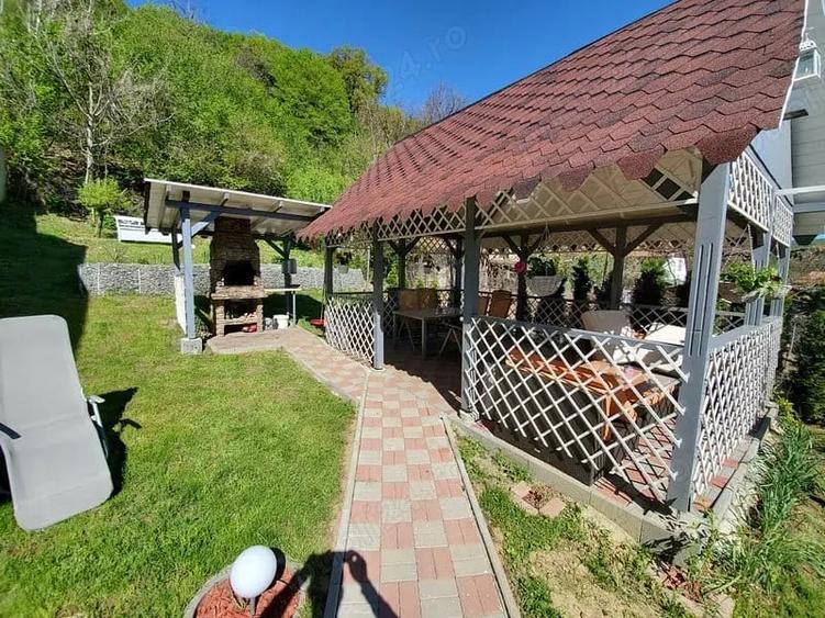 Casă cu 6 camere cu Teren 900 Mp în Central