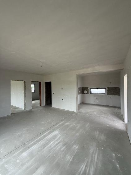 Casă cu 3 camere cu Teren 300 Mp în Joița