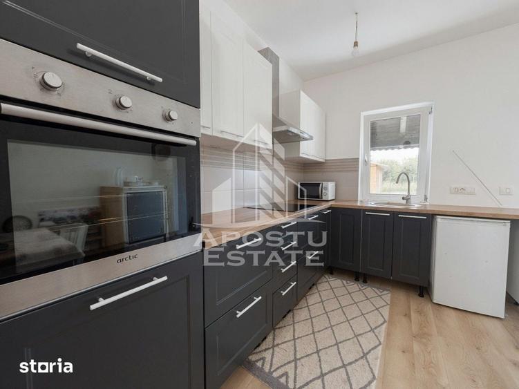 Casă cu 5 camere cu Teren 800 Mp în Pădureni