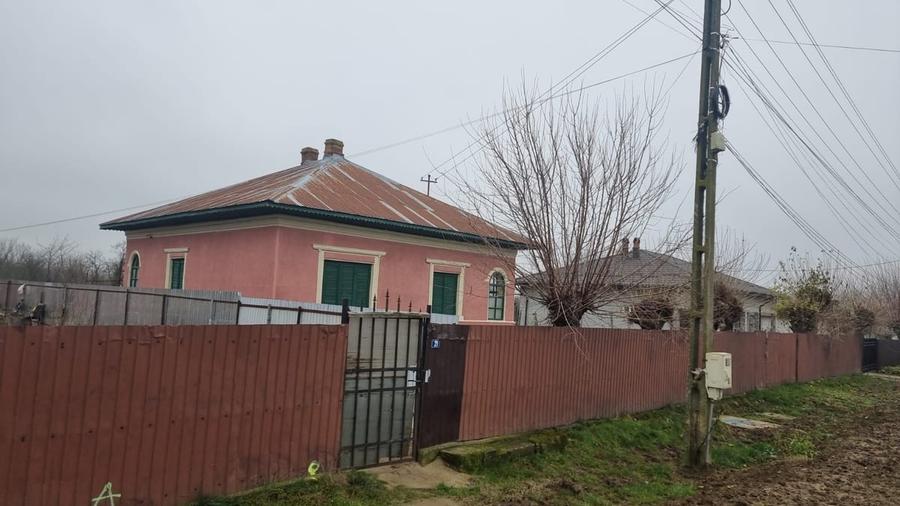 Casă cu 4 camere cu Teren 750 Mp în Central