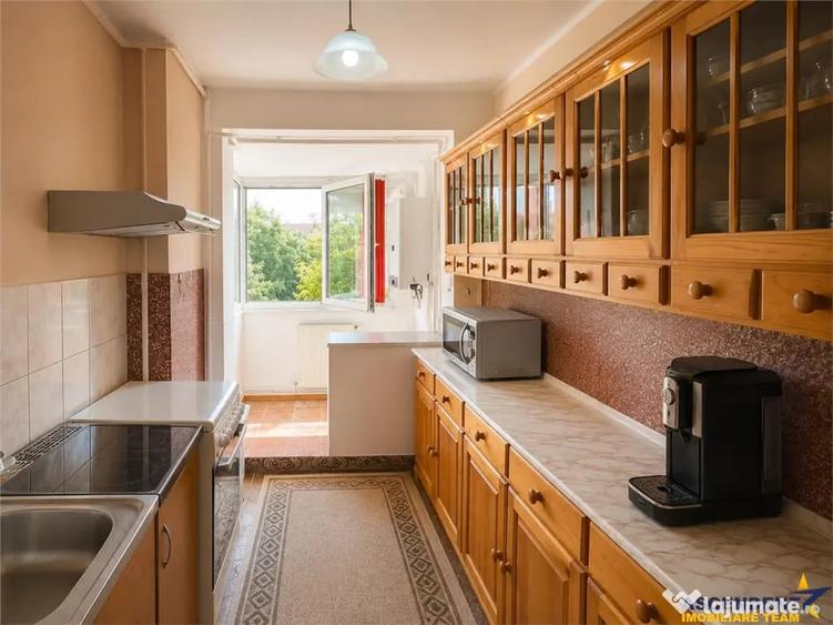 Apartament cu 3 camere decomandat în Central