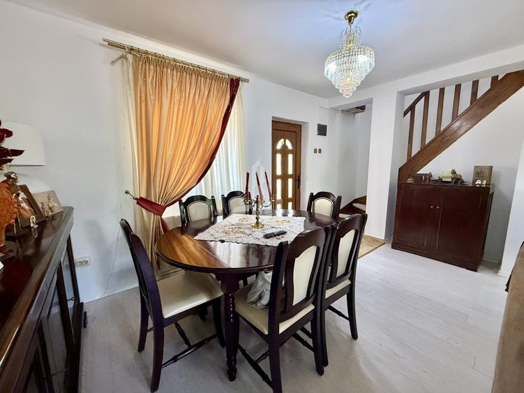 Casă individuală cu 5 camere cu Teren 427 Mp în Domnești