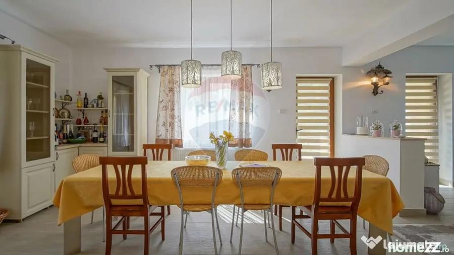 Casă cu 10 camere cu Teren 2789 Mp în Glăjărie