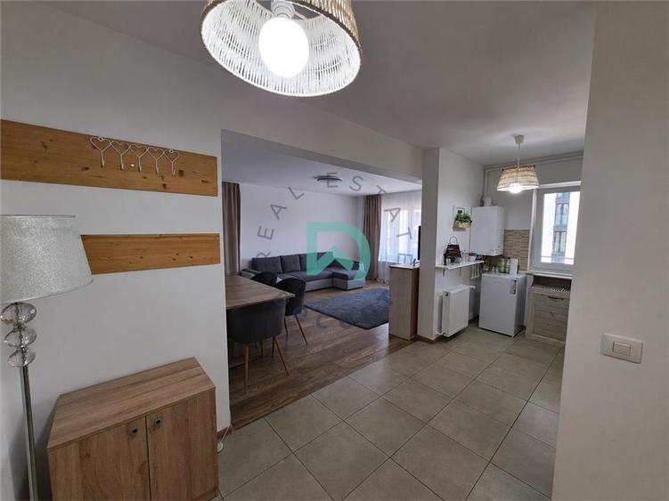Apartament cu 2 camere decomandat în Tractorul