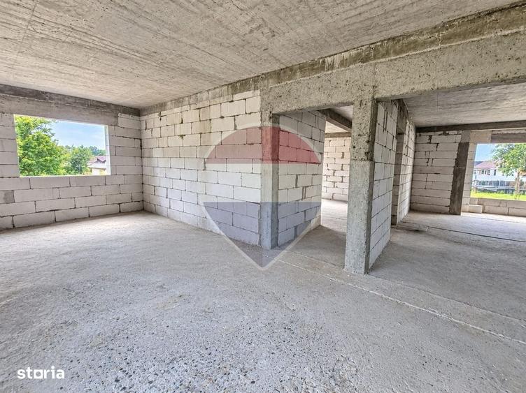Casă cu 4 camere în Petricica
