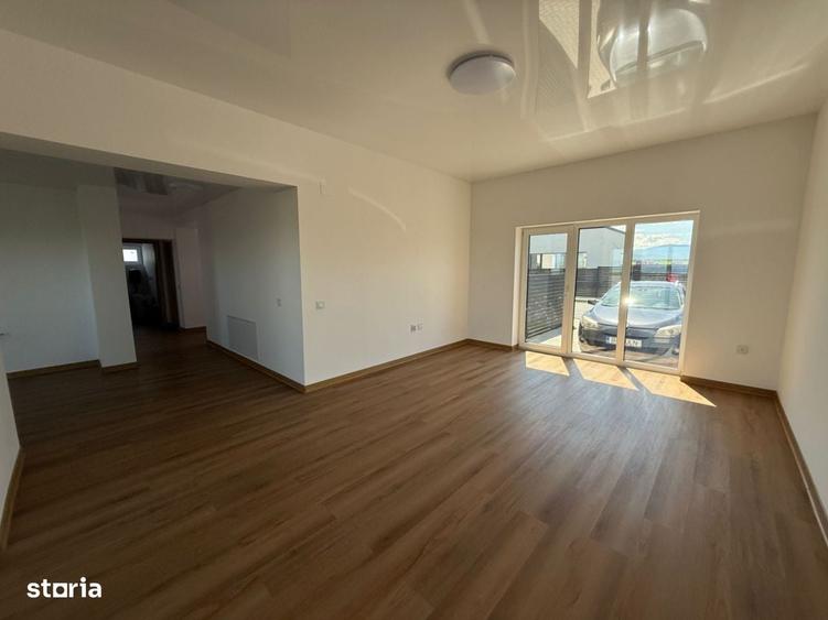 Casă cu 4 camere în Purcăreni