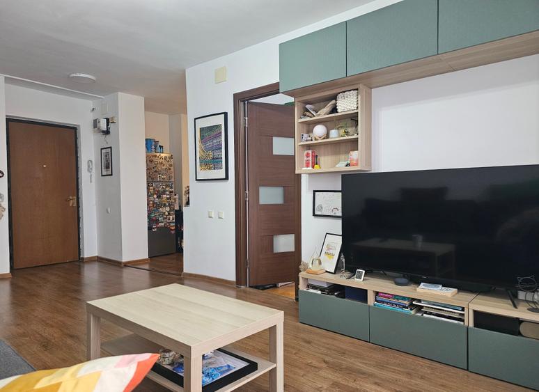 Apartament cu 3 camere semidecomandat în Națiunile Unite