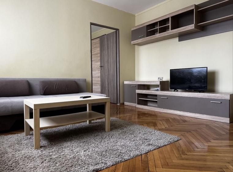 Apartament cu 2 camere semidecomandat în Uiești