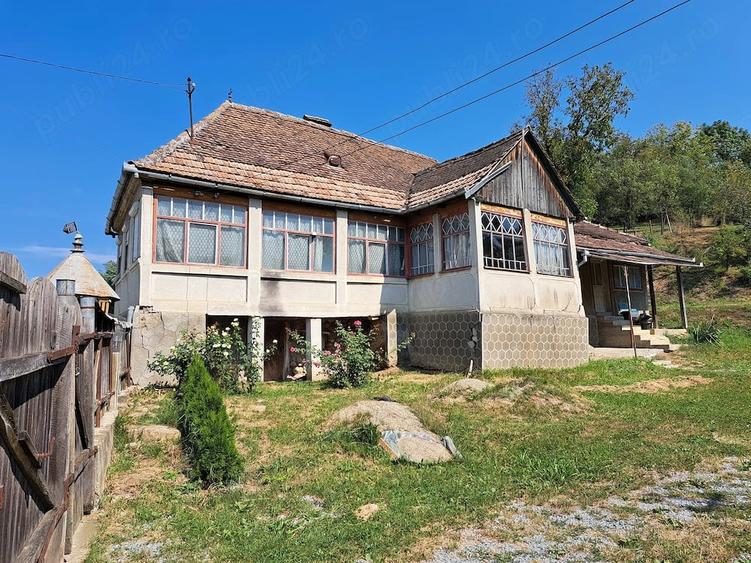 Casă cu Teren 1605 Mp în Central