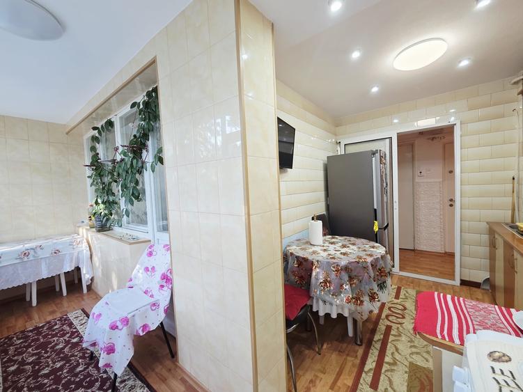 Apartament cu 3 camere semidecomandat în Țiglina 3