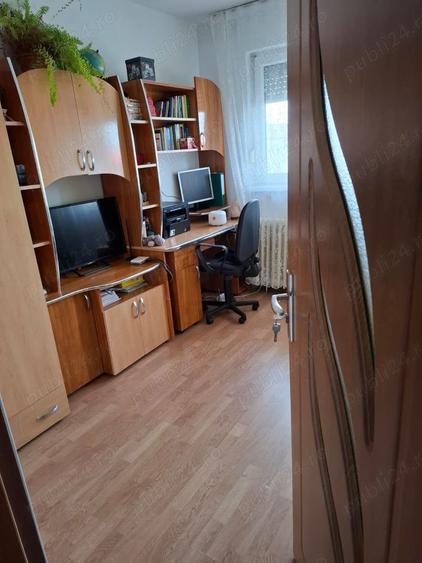 Apartament cu 3 camere decomandat în Iosia