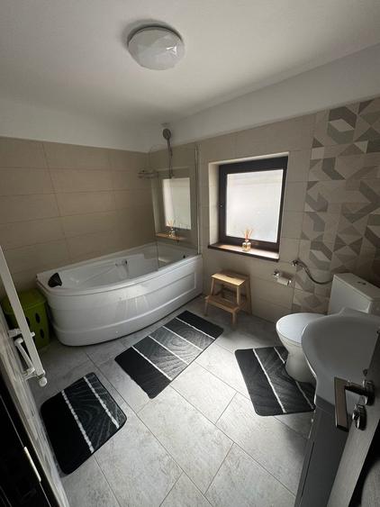 Apartament cu 2 camere decomandat, mobilat în Peninsula
