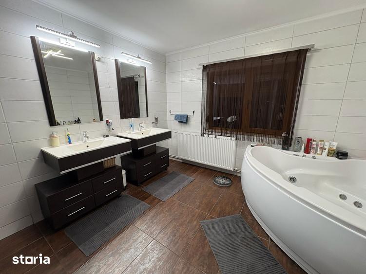 Apartament cu 5 camere în Tomis I