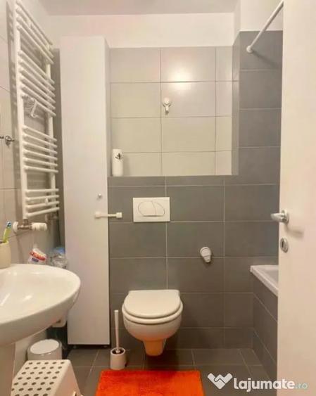 Apartament cu 3 camere semidecomandat în Străulești