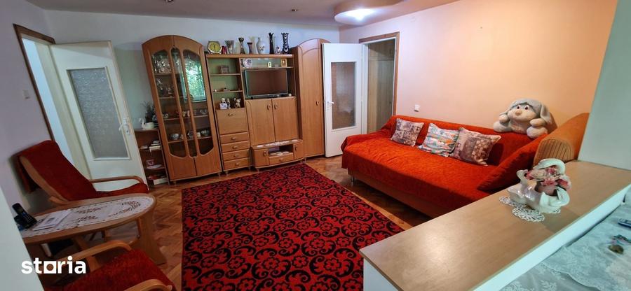Apartament cu 2 camere semidecomandat în Girocului