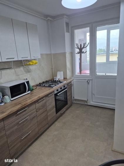 Apartament cu 3 camere decomandat în Astra