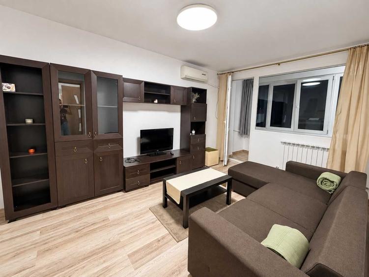 Apartament cu 3 camere decomandat în Fizicienilor