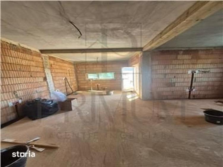 Casă cu 4 camere cu Teren 300 Mp în Central