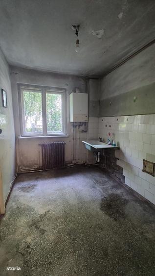 De vanzare apartament 2 camere,parter,aleea Crinilor - 3