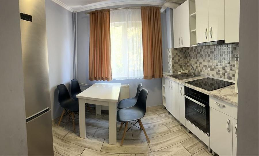 Apartament cu 3 camere în Decebal