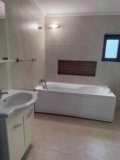 Casă cu 4 camere în Florești