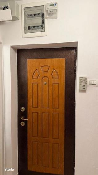 Apartament cu 3 camere semidecomandat în Grivița