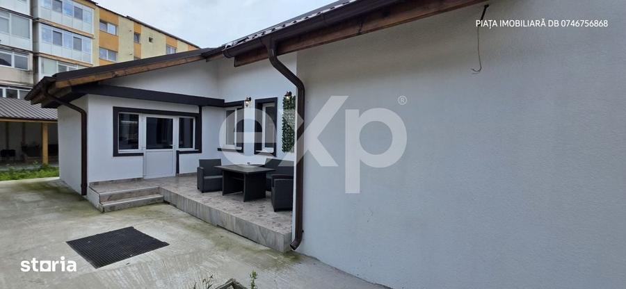 Casă cu 4 camere decomandat în Central