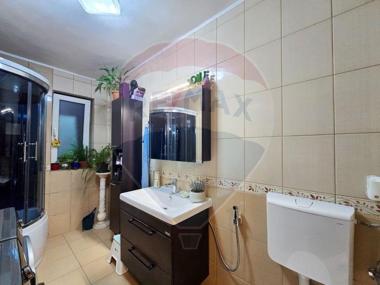 Apartament cu 2 camere semidecomandat, mobilat în Florești
