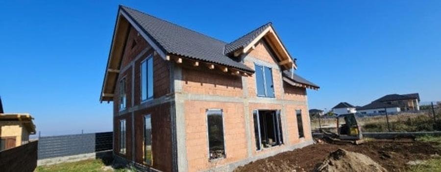 Casă cu 6 camere cu Teren 499 Mp în Săcele