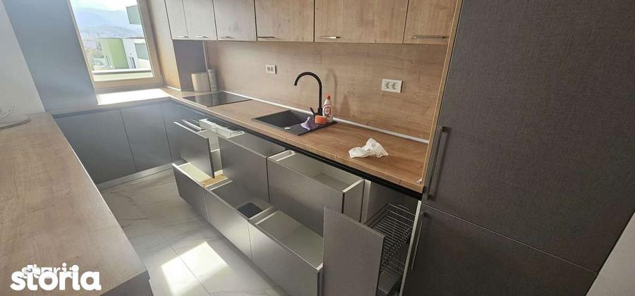 Apartament cu 3 camere, mobilat în Tractorul